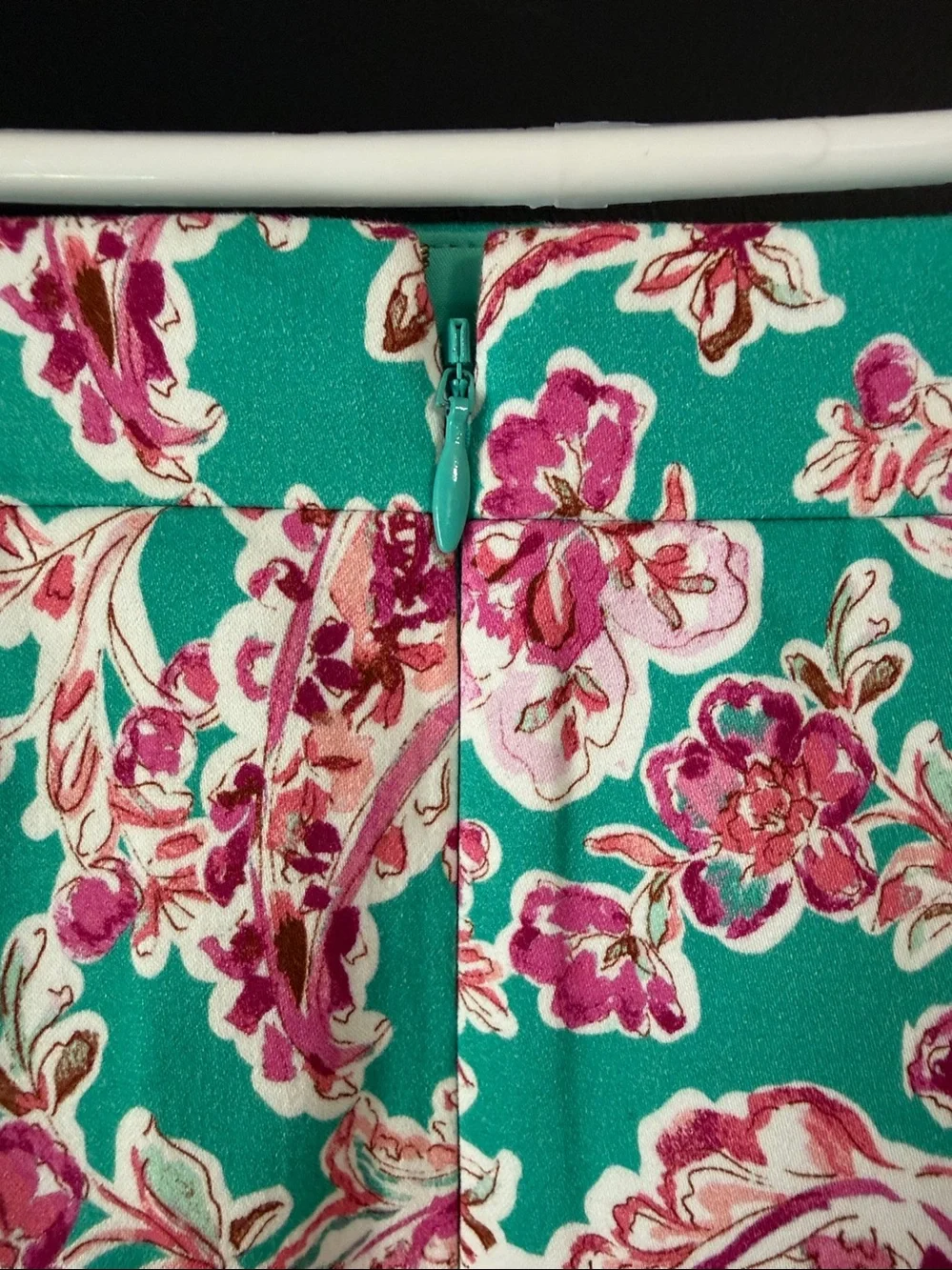 J. Crew Cotton Floral Pencil Skirt Stretch Size: 10 Length: 22”